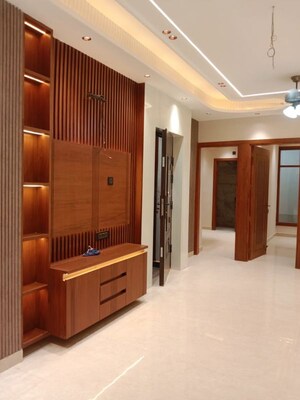 Room in 4 BHK Apartment at Apex The Kremlin, Siddharth Vihar – for Sale