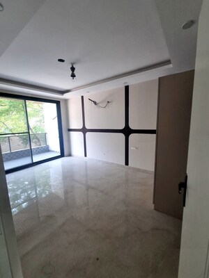 Room in 4 BHK Builder Floor at Parklands, Sector 85 – for Sale