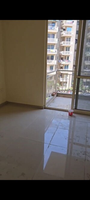 Room in 3 BHK Apartment at Conscient Habitat Residences, Sector 78 – for Sale