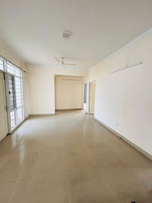 Room in 4 BHK Apartment at Eldeco Eternia, Sitapur Road – for Rent