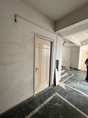 Room in 4 BHK Apartment at Eldeco Eternia, Sitapur Road – for Rent