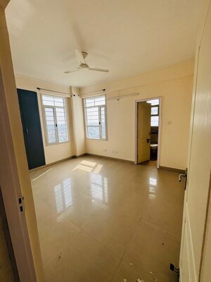 Room in 4 BHK Apartment at Eldeco Eternia, Sitapur Road – for Rent
