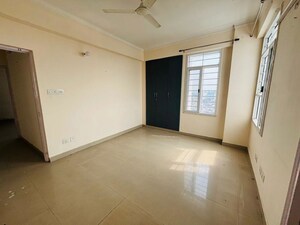 Room in 4 BHK Apartment at Eldeco Eternia, Sitapur Road – for Rent