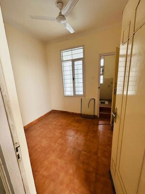 Room in 4 BHK Apartment at Eldeco Eternia, Sitapur Road – for Rent