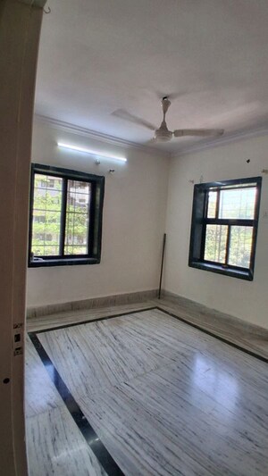 Room in 2 BHK Apartment at Raheja Township, Malad East – for Rent