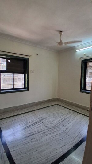 Room in 2 BHK Apartment at Raheja Township, Malad East – for Rent