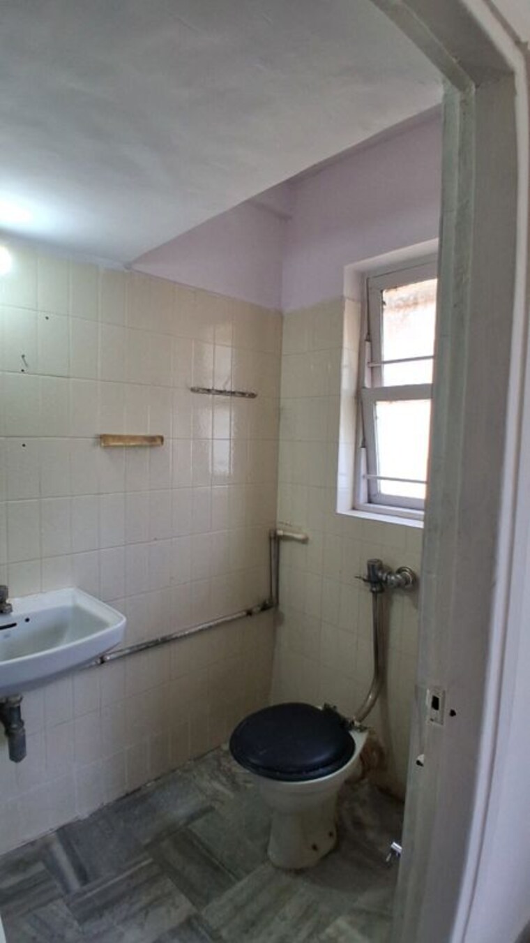 Bathroom, raheja-township 2 Bedroom 650 Sq.Ft. Apartment In Malad East Mumbai 10415692