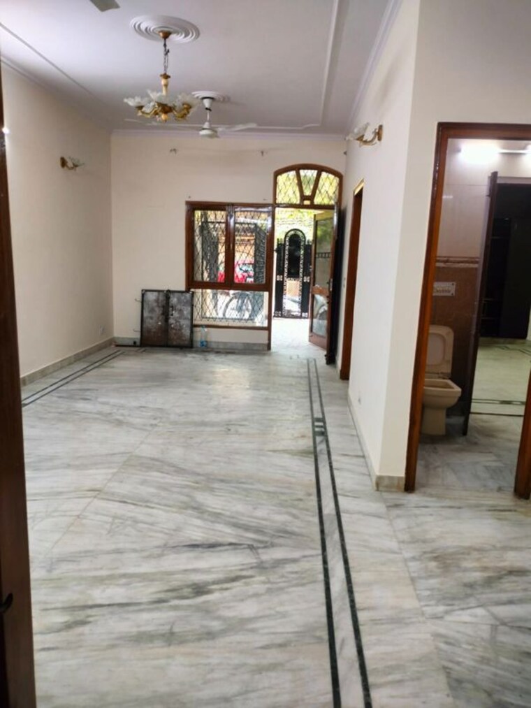 Room, janakpuri 3 Bedroom 1200 Sq.Ft. Apartment In Janakpuri Delhi 10415713