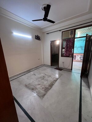 Room in 3 BHK Apartment at Janakpuri – for Rent