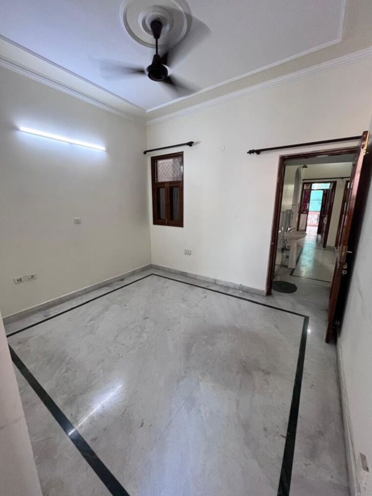 Room, janakpuri 3 Bedroom 1200 Sq.Ft. Apartment In Janakpuri Delhi 10415713