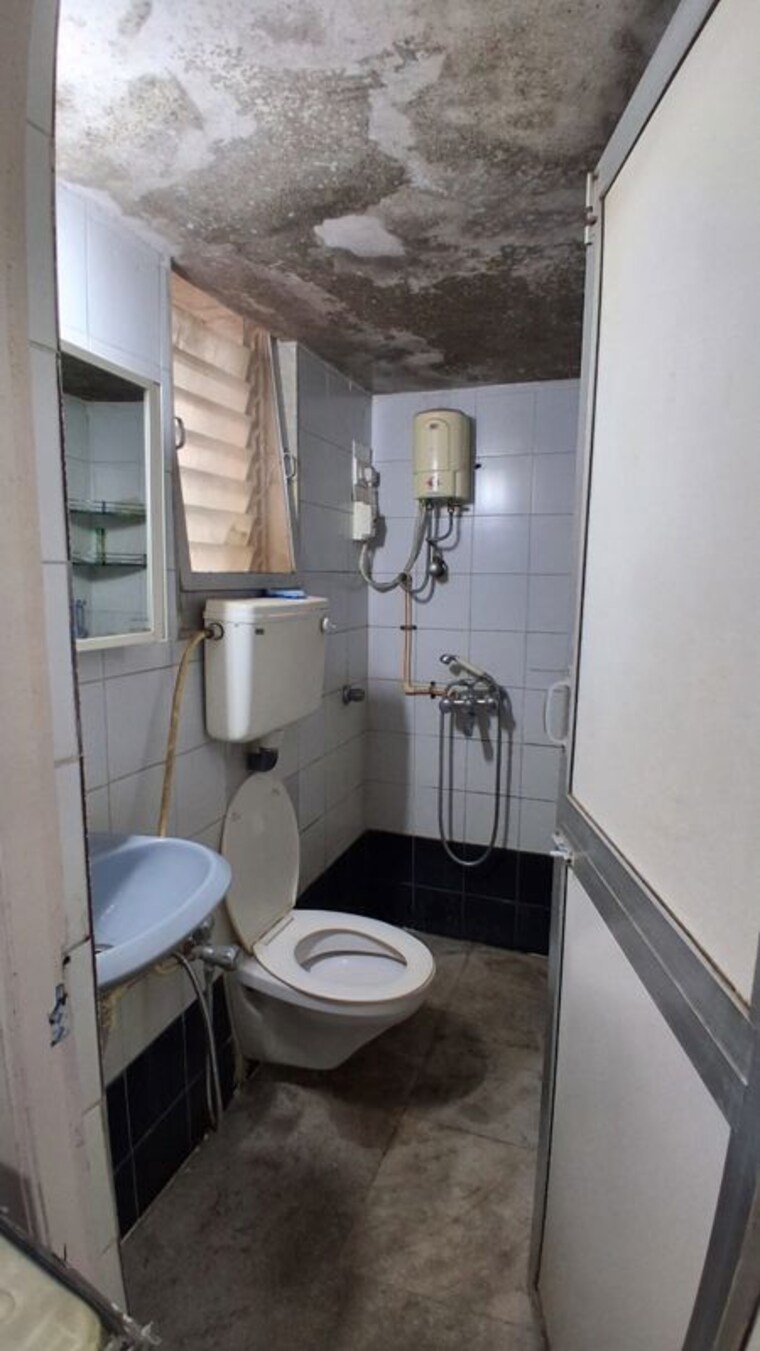 Bathroom, vasant-valley-complex 1 Bedroom 450 Sq.Ft. Apartment In Malad East Mumbai 10415733