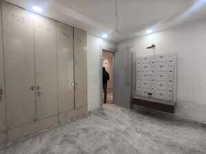 Room in 4 BHK Builder Floor at Janakpuri – for Sale