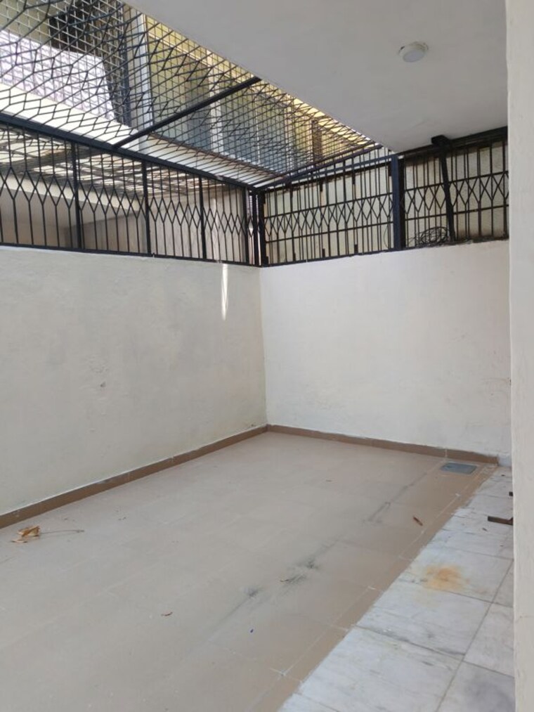 Balcony, ardee-city 3 Bedroom 240 Sq.Yd. Builder Floor In Sector 52 Gurgaon 10415758
