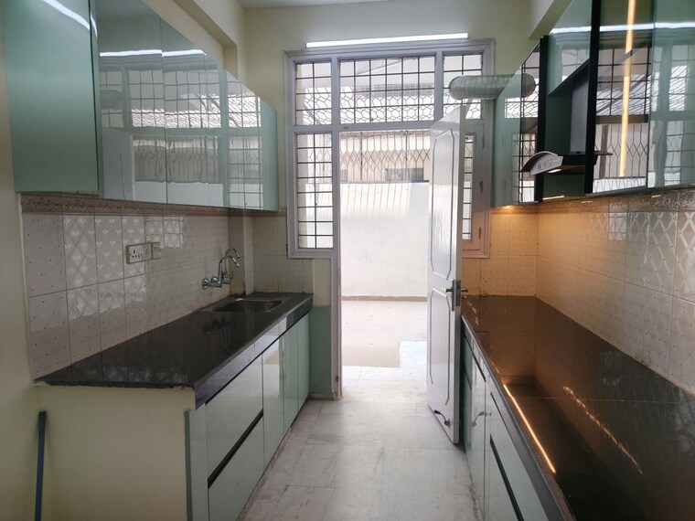 Kitchen, ardee-city 3 Bedroom 240 Sq.Yd. Builder Floor In Sector 52 Gurgaon 10415758