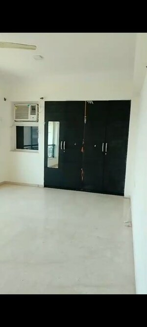 Room in 4 BHK Apartment at Hiranandani Meadows, Manpada – for Rent