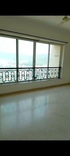 4 BHK Apartment For Rent in Hiranandani Meadows