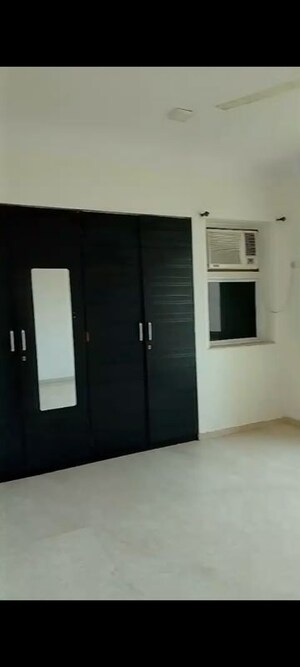 Room in 4 BHK Apartment at Hiranandani Meadows, Manpada – for Rent
