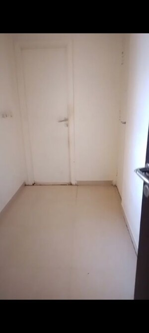 Room in 4 BHK Apartment at Hiranandani Meadows, Manpada – for Rent
