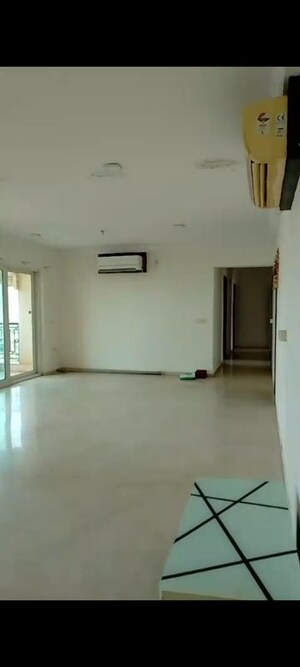 Room in 4 BHK Apartment at Hiranandani Meadows, Manpada – for Rent