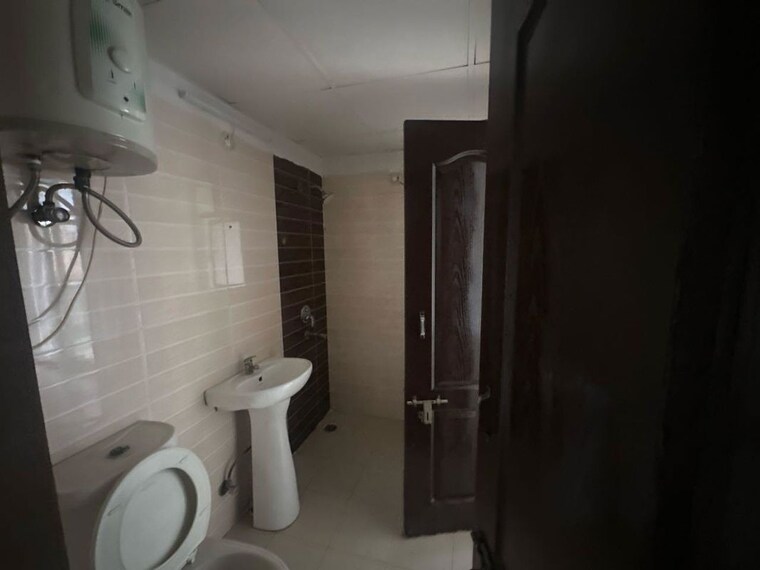 Bathroom, amrapali-zodiac 3 Bedroom 1325 Sq.Ft. Apartment In Sector 120 Noida 10415406