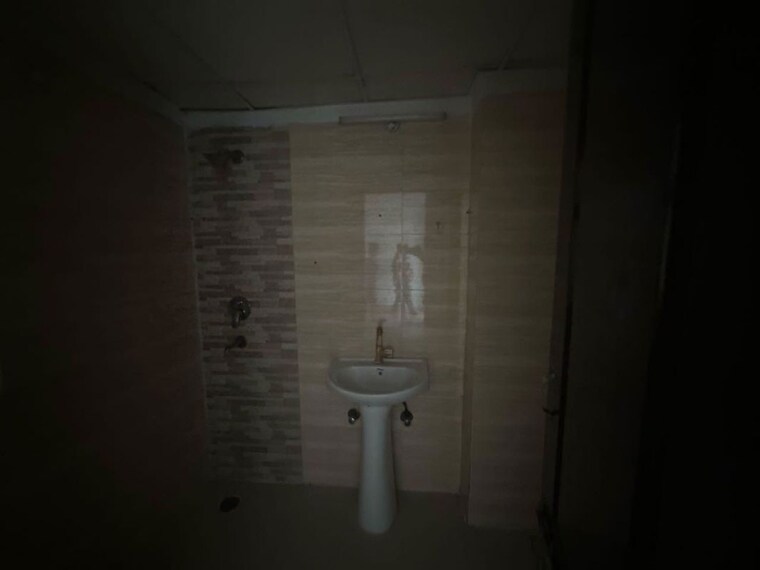 Bathroom, amrapali-zodiac 3 Bedroom 1325 Sq.Ft. Apartment In Sector 120 Noida 10415406