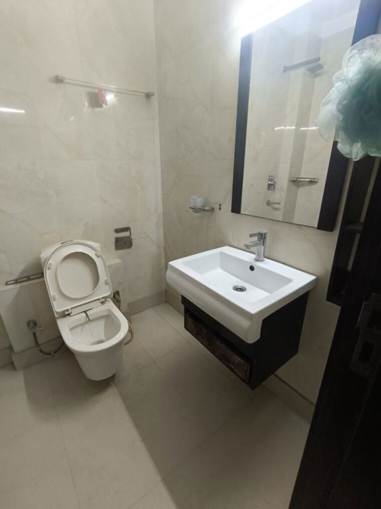 Bathroom, janakpuri 2 Bedroom 800 Sq.Ft. Builder Floor In Janakpuri Delhi 10415778