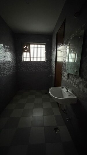 Bathroom in 3 BHK Apartment at Ardee City Palm Grove Heights, Sector 52 – for Rent
