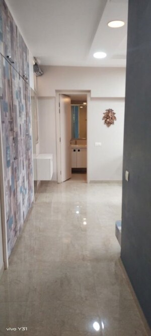 Room in 3.5 BHK Apartment at Hiranandani Cardinal, Ghodbunder Road – for Rent