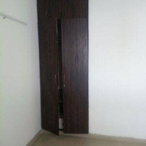 Room in 3 BHK Apartment at JMD Gardens, Sector 33 – for Rent