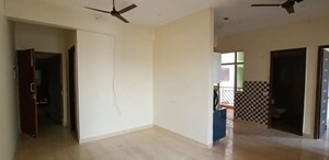 Room in  Apartment at Gaur City 2 - 14th Avenue, Sector 16c Greater Noida – for Rent