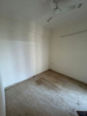 Room in 2 BHK Apartment at Gaur City 2 - 14th Avenue, Sector 16c Greater Noida – for Rent