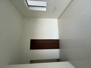 Furnished Amenities in 2 BHK Apartment at Kalpataru Vienta, Kandivali East – for Sale