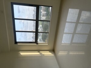 Room in 2 BHK Apartment at Kalpataru Vienta, Kandivali East – for Sale