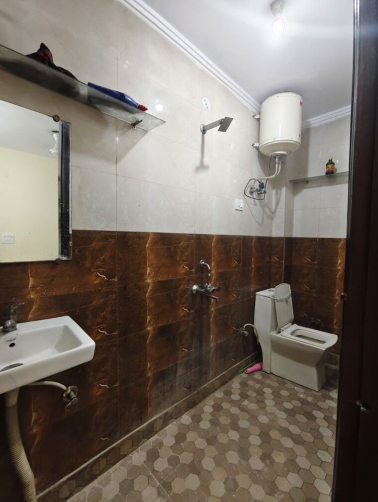 Bathroom, govindpuri 1 Bedroom 360 Sq.Ft. Builder Floor In Govindpuri Delhi 10415927