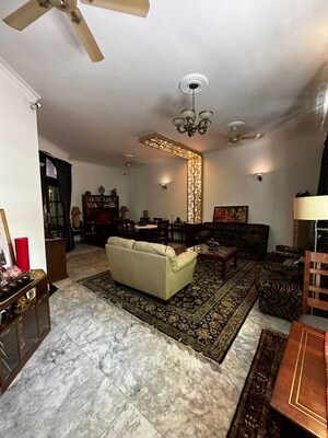 Bedroom in 4 BHK Builder Floor at Dlf Phase I – for Rent