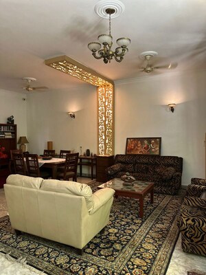 Bedroom in 4 BHK Builder Floor at Dlf Phase I – for Rent
