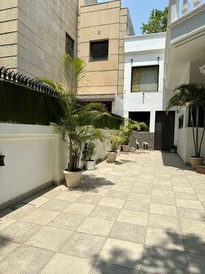 Balcony in 4 BHK Builder Floor at Dlf Phase I – for Rent