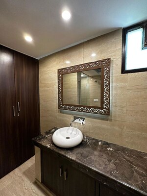 Furnished Amenities in 4 BHK Builder Floor at Dlf Phase I – for Rent