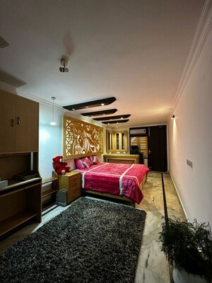 Bedroom in 4 BHK Builder Floor at Dlf Phase I – for Rent