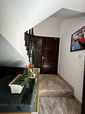 Furnished Amenities in 4 BHK Builder Floor at Dlf Phase I – for Rent