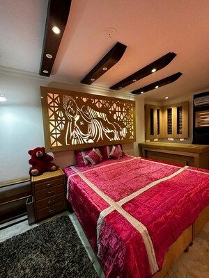 Bedroom in 4 BHK Builder Floor at Dlf Phase I – for Rent