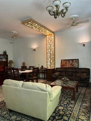 Bedroom in 4 BHK Builder Floor at Dlf Phase I – for Rent