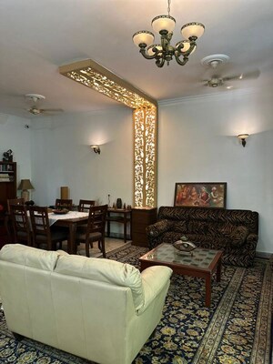 Bedroom in 4 BHK Builder Floor at Dlf Phase I – for Rent