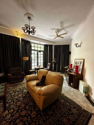 Living Room in 4 BHK Builder Floor at Dlf Phase I – for Rent