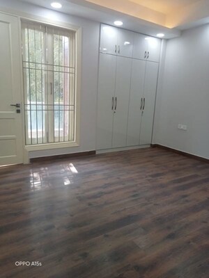 Room in 5 BHK Villa at Defence Colony – for Rent
