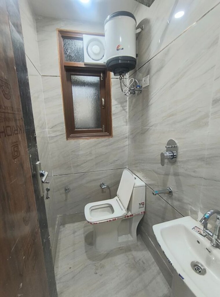 Bathroom, govindpuri 2 Bedroom 630 Sq.Ft. Builder Floor In Govindpuri Delhi 10415992
