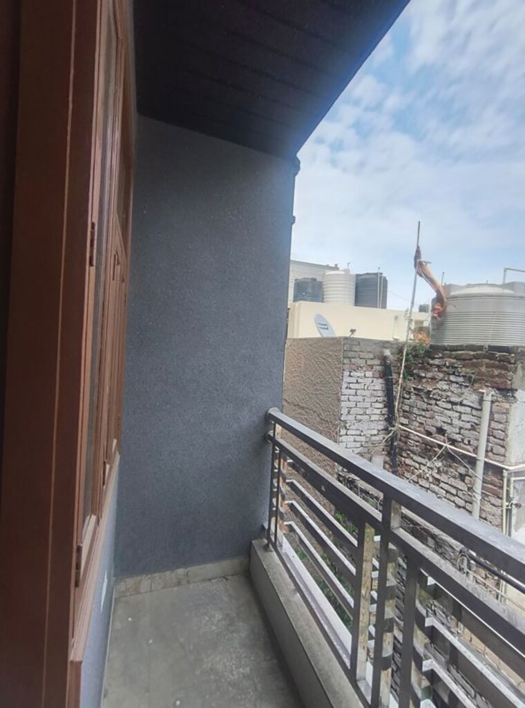 Balcony, govindpuri 2 Bedroom 630 Sq.Ft. Builder Floor In Govindpuri Delhi 10415992