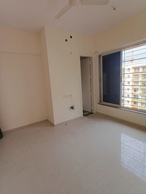 Room in 1.5 BHK Apartment at Sheth Fiona, Pokhran Road No Two – for Rent