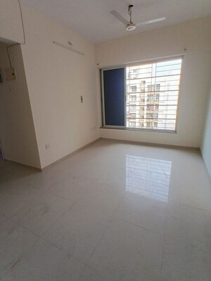 Room in 1.5 BHK Apartment at Sheth Fiona, Pokhran Road No Two – for Rent