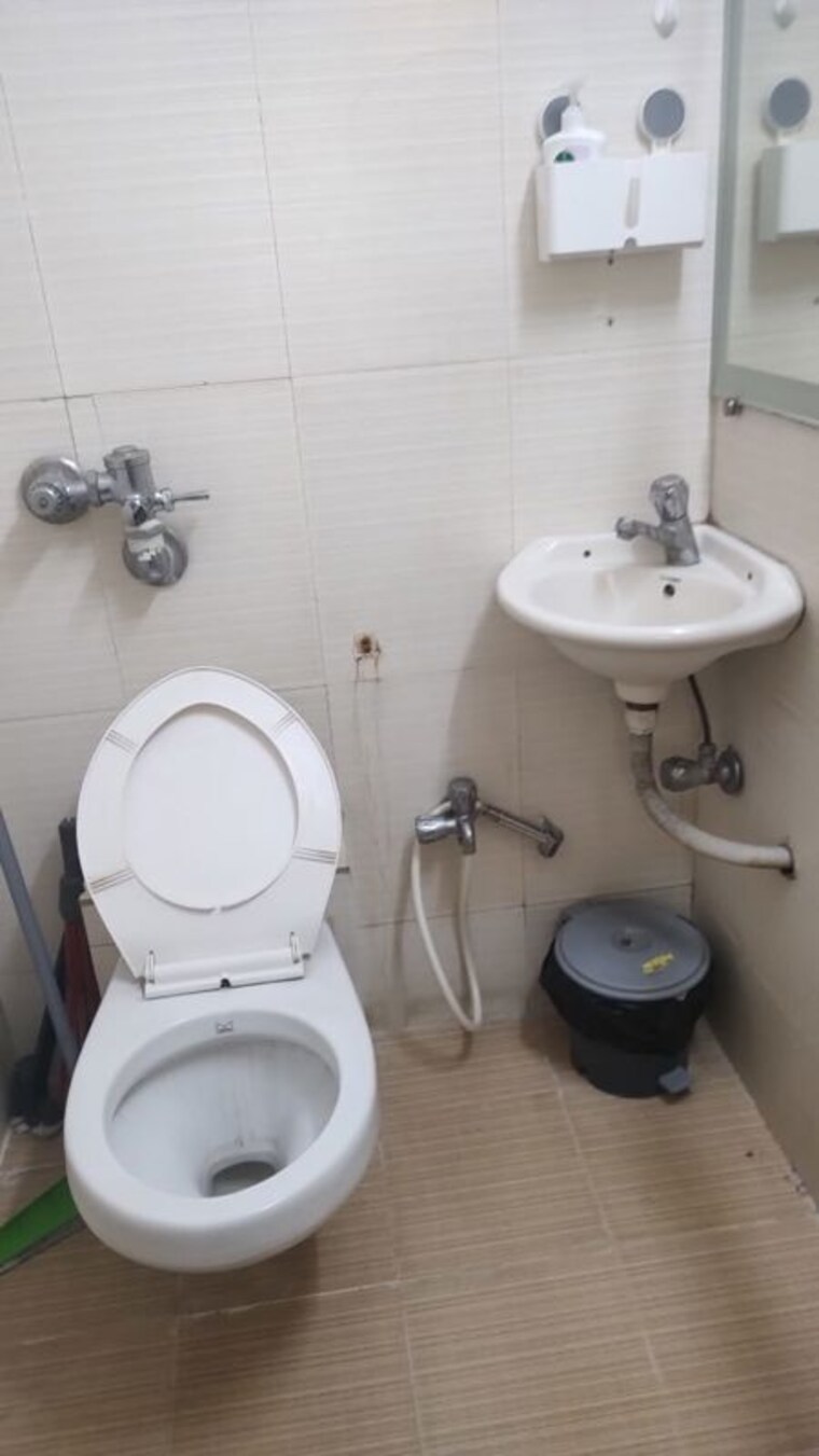 Bathroom, powai Pg For Girls In Powai 10416035